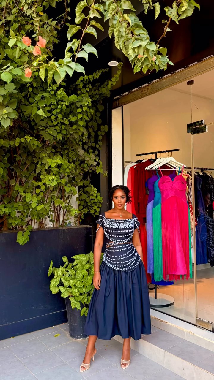L'AKPEMA Set devant la boutique SassyChic à Dakar